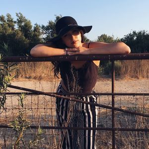 Meet your Posher, Harmony